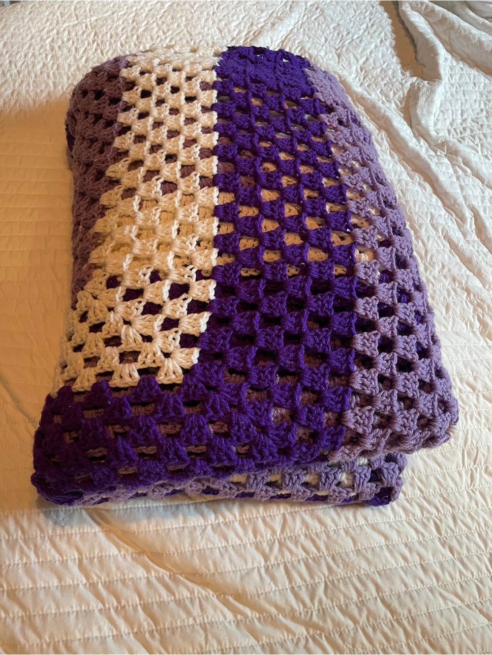 Handmade crochet bedspread 104 x 104 queen size purple and white - Picture 11 of 11